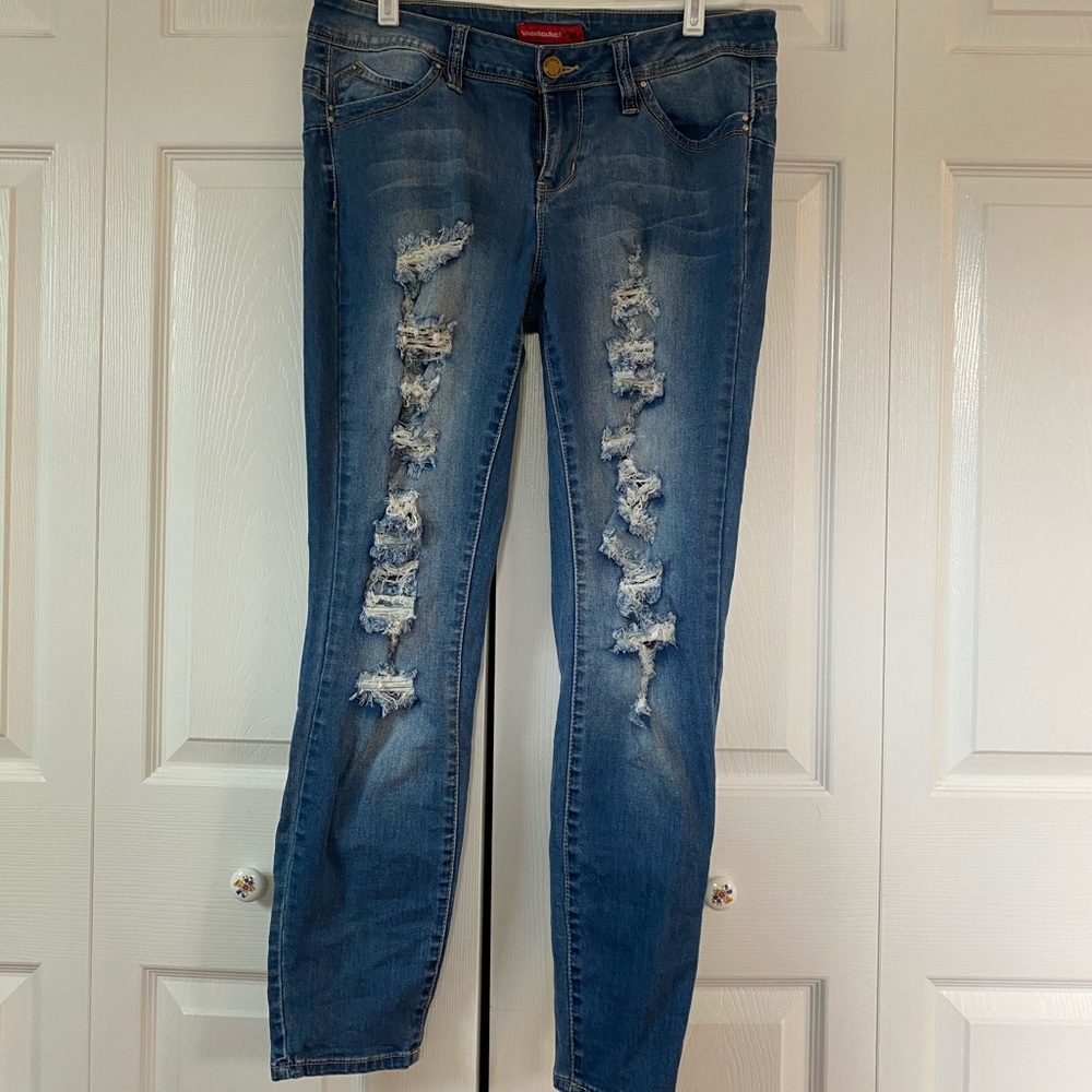 ✨NWOT Butt Lifting Ripped Jeans✨
